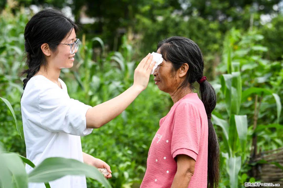 全网追的“扁担女孩”,找了一份暑假工,时薪12元 - 渭南生活资讯 - 渭南28生活网 wn.28life.com